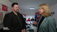 NDR-Reporterin Hilke Janssen interviewt Tobias Bey von der SPD Salzgitter. © Screenshot 