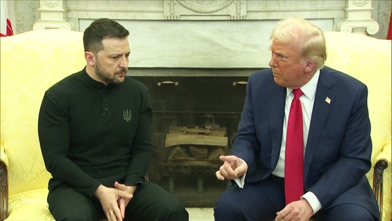 Wolodymyr Selenskyj und Donald Trump sitzen nebeneinander. © Screenshot 