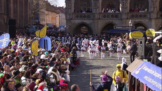 Der Karnevalsumzug in Braunschweig. © Screenshot 