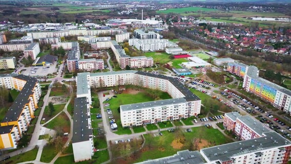 Drohnenaufnahme des Rostocker Stadtteils Dierkow. © Screenshot 