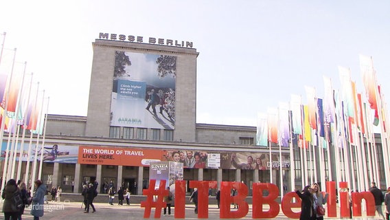 Der Eingang der Tourismus-Messe ITB. © Screenshot 