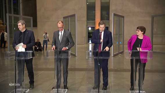 Spitzenpolitiker von CDU und SPD bei einer Pressekonferenz. © Screenshot 