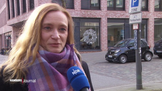 Bundestagsabgeordnete Dorothee Martin (SPD) bei einem Interview auf der Straße © Screenshot 