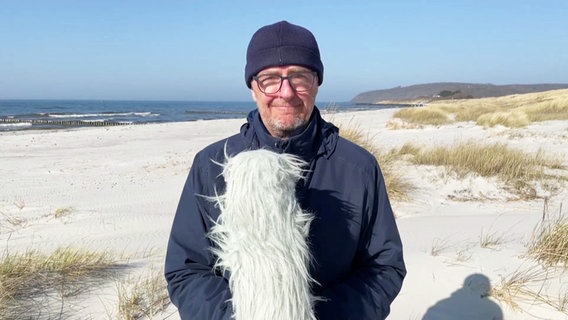 Stefan Kreobohm moderiert das Wetter von der Insel Hiddensee. © Screenshot 