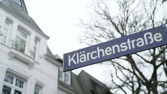 Das Hamburger Straßenschild "Klärchenstraße" © Screenshot 