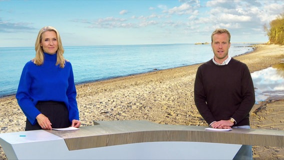 Die Moderatoren Gabi Lüeße und henrik Hanses im Studio. © Screenshot 