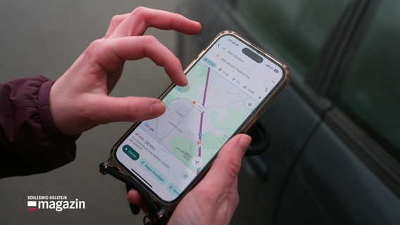 Auf einem Smartphone sieht man eine Streckenplanung. © Screenshot 