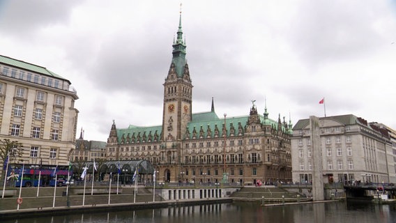 Das Rathaus in Hamburg. © Screenshot 