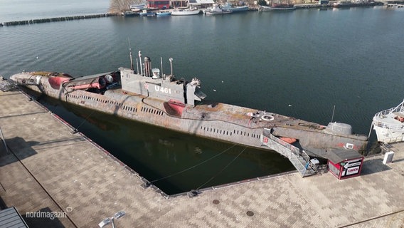 Ein sowjetische U-Boot liegt im Hafen von Peenemünde. © Screenshot 