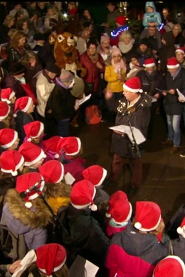 WeihnachtsliederSingen auf dem Rathausmarkt NDR.de