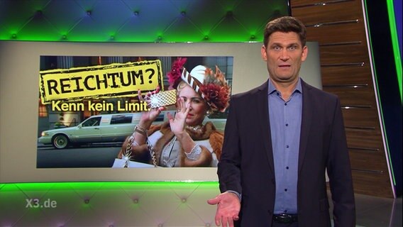 Christian Ehring moderiert Extra 3.  