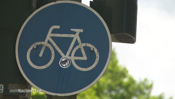 blaues schild mit fahrrad