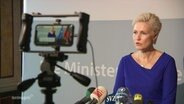 Manuela Schwesig bei einer Pressekonferenz zu Lockerungsmaßnahmen für MV. 