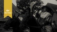 Fanfarenbläser reiten auf dem 1100-Jahr-Fest von Wilstedt  