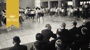 Frauen bei Tanzdarbietung in einer Turnhalle (1961)  