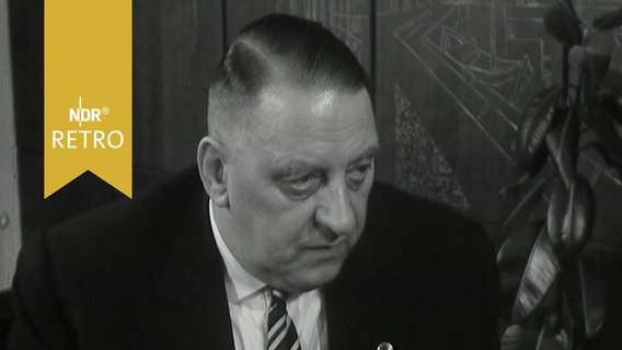 ÖTV-Vorsitzender Adolph Kummernuss beim Interview (1961)  