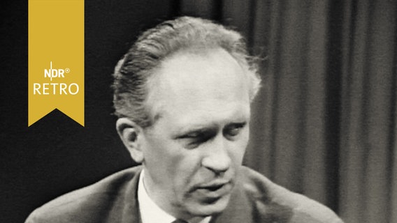 NDR-Intendant Walter Hilpert 1960 in einem Studiogespräch  