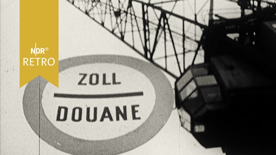 Schild "Zoll / Douane" neben einem Sendemasten 1964  