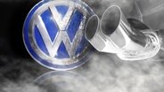 Das VW Logo, zur Hälfte beschmutzt, davor ein Auspuff (Montage) © imago, fotolia Foto: Geisser, Mario Beauregard