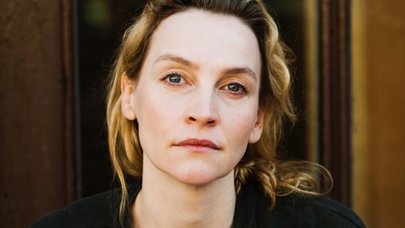 Jana Klinge im Porträt © Linda Rosa Saal 