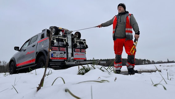 Besonders an den ersten Tagen mit Schnee und Eis kommt es zu vielen Unfällen. © NDR/Kamera Zwei 
