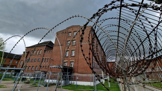 Ab etwa 85 Prozent belegter Hafträume spricht die JVA von Vollbelegung, im Aprils 2024 sind es in Bremen nach Angaben der Haftanstalt 91 Prozent. © NDR/Helge Hinsenkamp 
