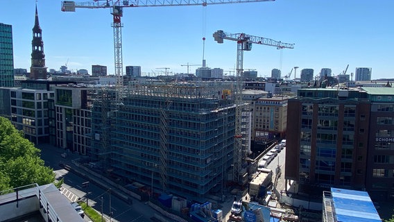 Baustelle des Hamburger Tichelhaus: Ein moderner Neubau mit traditionell gefertigten Klinkern. © NDR 