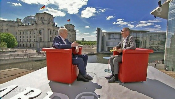 Bundesinnenminister Seehofer im ARD-Sommerinterview mit Thomas Baumann.  