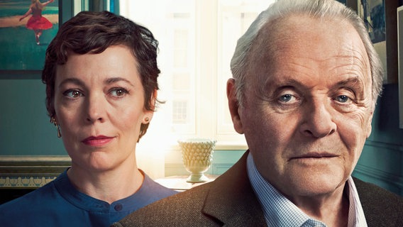 Anne (Olivia Colman, li.) weiß, dass die Demenz ihres Vaters Anthony (Anthony Hopkins, re.) unaufhaltsam ist. © Tobis Film GmbH/Sean Gleason 