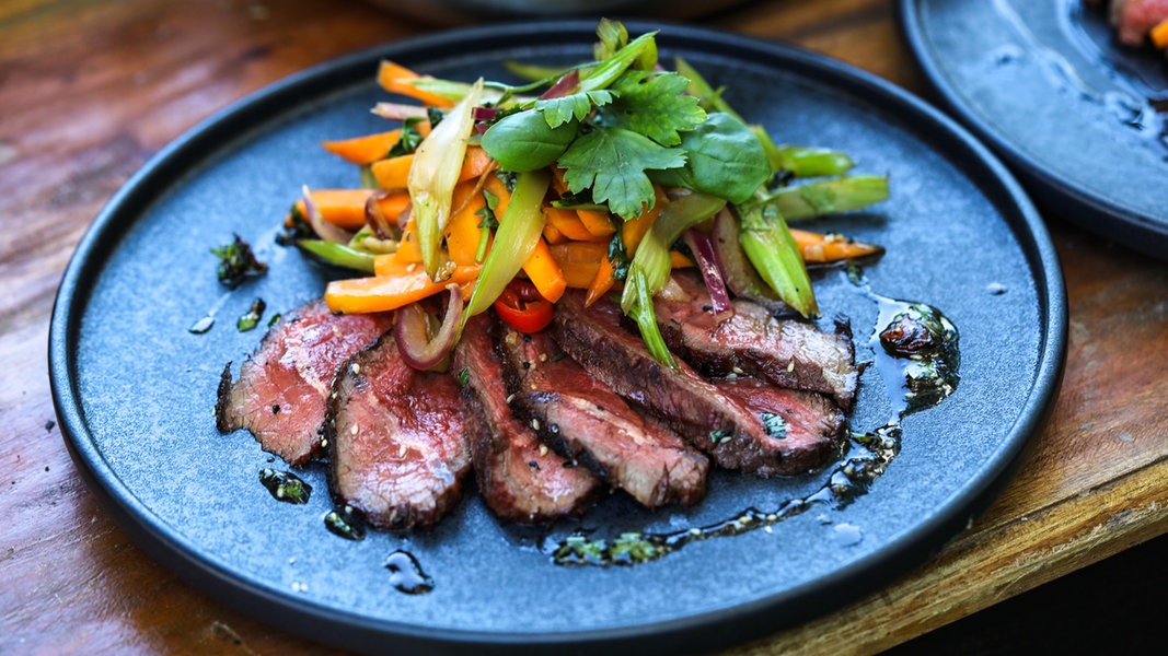 Roastbeef mit AsiaGemüseSalat NDR.de Ratgeber Kochen Rezepte