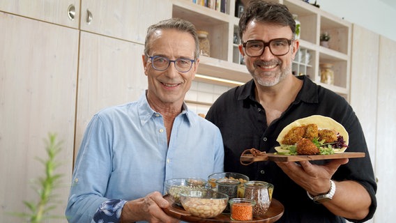 Dr. Matthias Riedl (l.) und Tarik Rose (r.). © NDR/Florian Kruck 