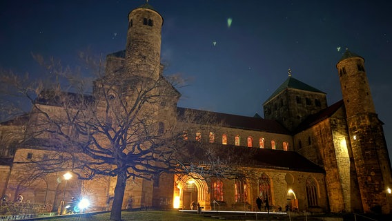 Der Mariendom Hildesheim am Abend. © NDR/Volker Ide 