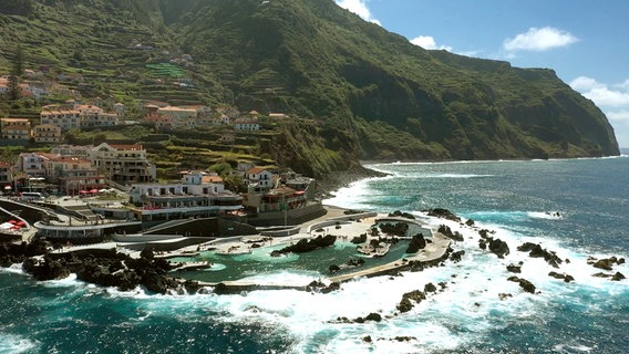 Ein Naturschwimmbecken in Porto Moniz auf Madeira. © NDR/nonfictionplanet/Johannes Rudolph 