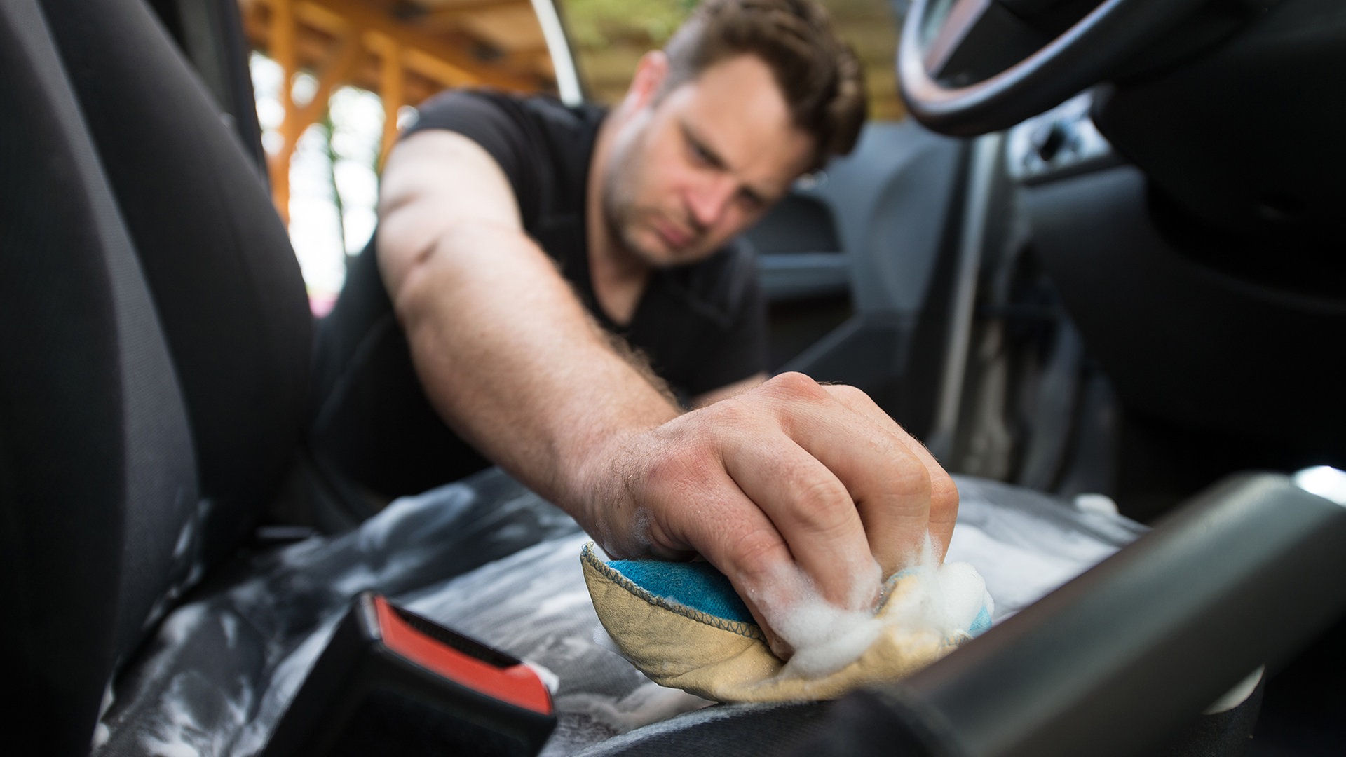 Autositze reinigen: So sorgen Sie für Sauberkeit im Auto