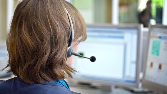 Frau mit Headset © Bildredaktion NDR Online Foto: Christine Raczka