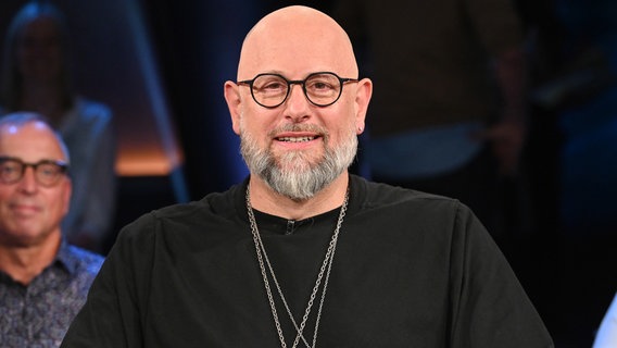 Der Hypnotiseur, "Wundermacher" und Autor Jan Becker ist zu Gast in der NDR Talk Show am 2. August 2024. © NDR Fernsehen/ Uwe Ernst Foto: Uwe Ernst