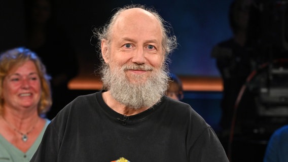 Der Biologe und Bienenforscher Prof. Lars Chittka ist zu Gast in der NDR Talk Show am 30. August 2024. © NDR Fernsehen/Uwe Ernst Foto: Uwe Ernst