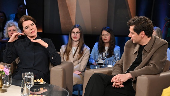 Die "tagesschau"-Sprecherin Susanne Daubner ist zu Gast in der NDR Talk Show am 14. März 2025. © NDR Fernsehen/Uwe Ernst Foto: Uwe Ernst