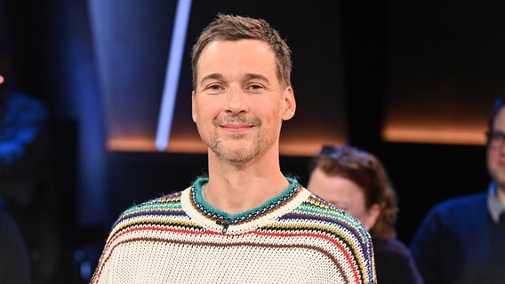 Der Schauspieler Florian David Fitz ist zu Gast in der NDR Talk Show am 6. Dezember 2024. © NDR Fernsehen/Uwe Ernst Foto: Uwe Ernst