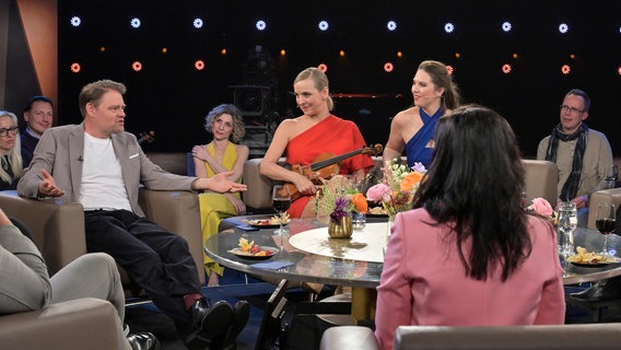 Der Schauspieler und Parodist Max Giermann ist zu Gast in der NDR Talk Show am 7. März 2025. © NDR Fernsehen/ Uwe Ernst Foto: Uwe Ernst