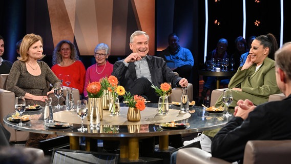 Der Journalist und Schriftsteller Axel Hacke ist zu Gast in der NDR Talk Show am 10. Januar 2025. © NDR Fernsehen/Uwe Ernst Foto: Uwe Ernst