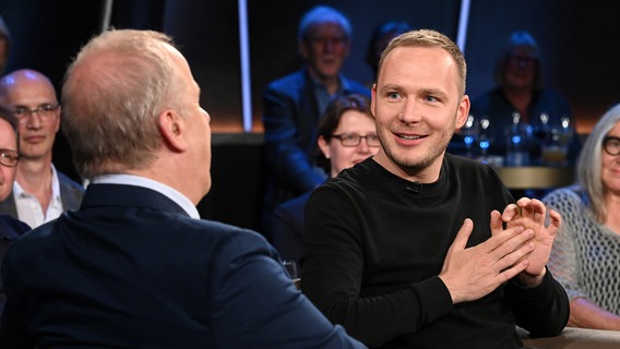 Der Comedian und Autor André Herrmann ist zu Gast in der NDR Talk Show am 21. Juni 2024. © NDR Fernsehen/Uwe Ernst Foto: Uwe Ernst