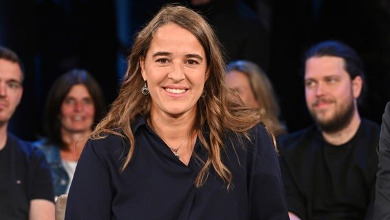 Die SPD-Abgeordnete Heike Heubach ist zu Gast in der NDR Talk Show am 27. September 2024. © NDR Fernsehen/Uwe Ernst Foto: Uwe Ernst