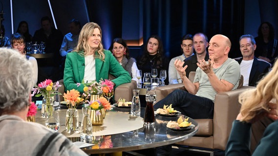 Der Comedian Bernhard Hoëcker ist zu Gast in der NDR Talk Show am 7. Februar 2025. © NDR Fernsehen/Uwe Ernst Foto: Uwe Ernst