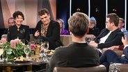 Die Schauspielerin Maria Ketikidou und der Schauspieler Enrique Fiß sind zu Gast in der NDR Talk Show am 13. Dezember 2024. © NDR Fernsehen/ Uwe Ernst Foto: Uwe Ernst