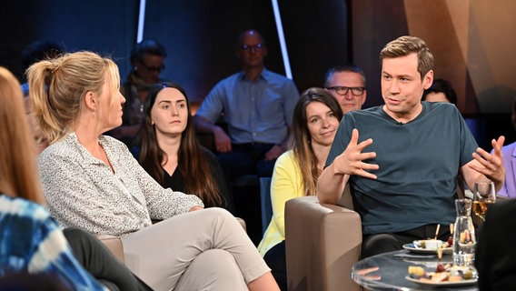 Der Schauspieler David Kross ist zu Gast in der NDR Talk Show am 30. August 2024. © NDR Fernsehen/Uwe Ernst Foto: Uwe Ernst