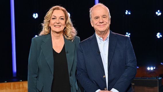 Bettina Tietjen und Hubertus Meyer-Burckhardt sind die Moderatoren der NDR Talk Show am 7. Februar 2025. © NDR Fernsehen/Uwe Ernst Foto: Uwe Ernst