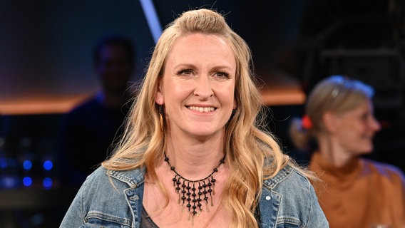 Die Zoologin Lydia Möcklinghoff ist zu Gast in der NDR Talk Show am 9. August 2024. © NDR Fernsehen/ Uwe Ernst Foto: Uwe Ernst