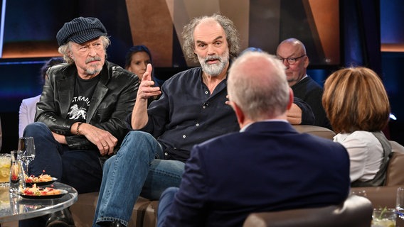 Die Musiker Wolfgang Niedecken und Hans-Timm "Timsen" Hinrichsen sind zu Gast in der NDR Talk Show am 24. Januar 2025. © NDR Fernsehen/Uwe Ernst Foto: Uwe Ernst