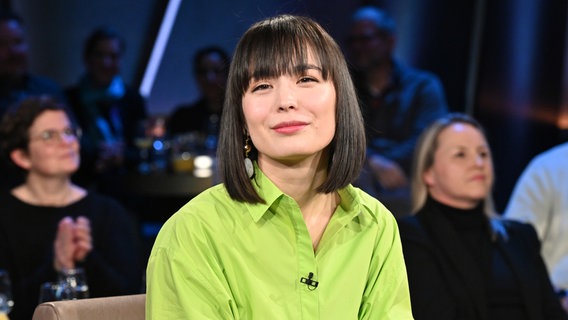 Die Pianistin Alice Sara Ott ist zu Gast in der NDR Talk Show am 31. Januar 2025. © NDR Fernsehen/ Uwe Ernst Foto: Uwe Ernst